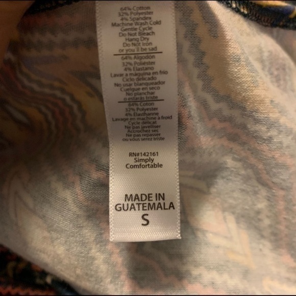 Lularoe Lynnae Long Sleeved Tee NWT size Small - Picture 6 of 7